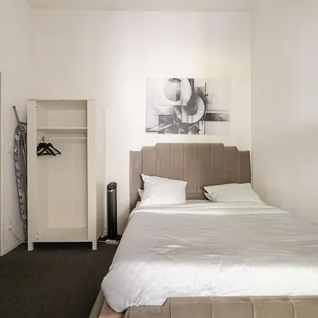 Cleva Getaways Apartament *