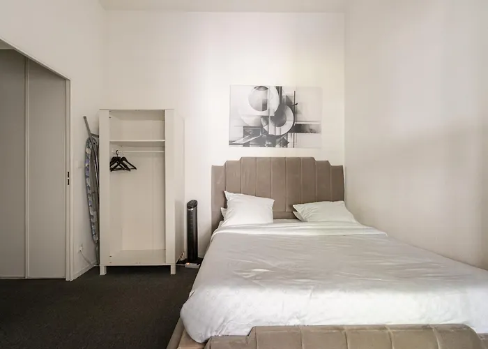 Cleva Getaways Apartment *